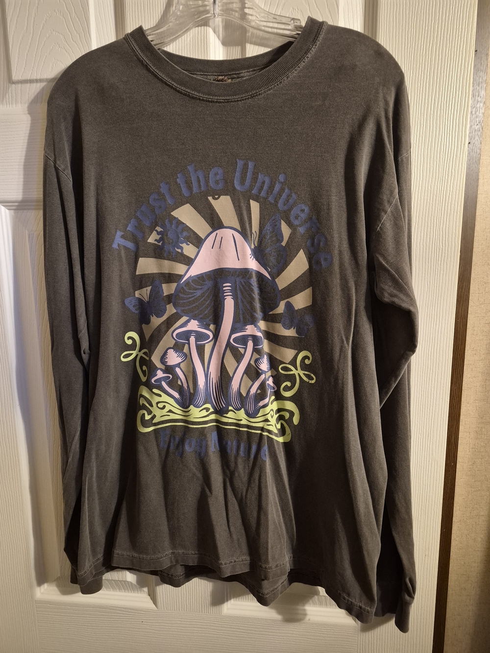 Trust the Universe Mushroom Graphic Long Sleeve Tee - Black